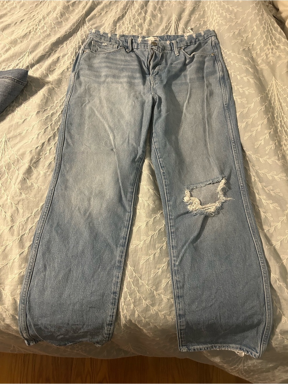Good American light blue straight leg distressed jean - size 30